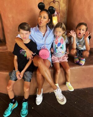 Vanessa Lachey Instagram - Here we GOOOOO! Day 1 of the Most Magical place on Earth & one of our Favorites! We LOVE You @waltdisneyworld. Let’s do THIS! #LacheyPartyOf5 (Thanks Daddy for takin the pic ❤️)