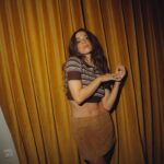 Vanessa Mai Instagram – Irgendwann ist irgendwann zu spät….Schalt deinen Kopf ab. Drück repeat. Heute Nacht könnt ihr „Leb den Tag zweimal“ überall hören 🔂💛 Ich freu mich…