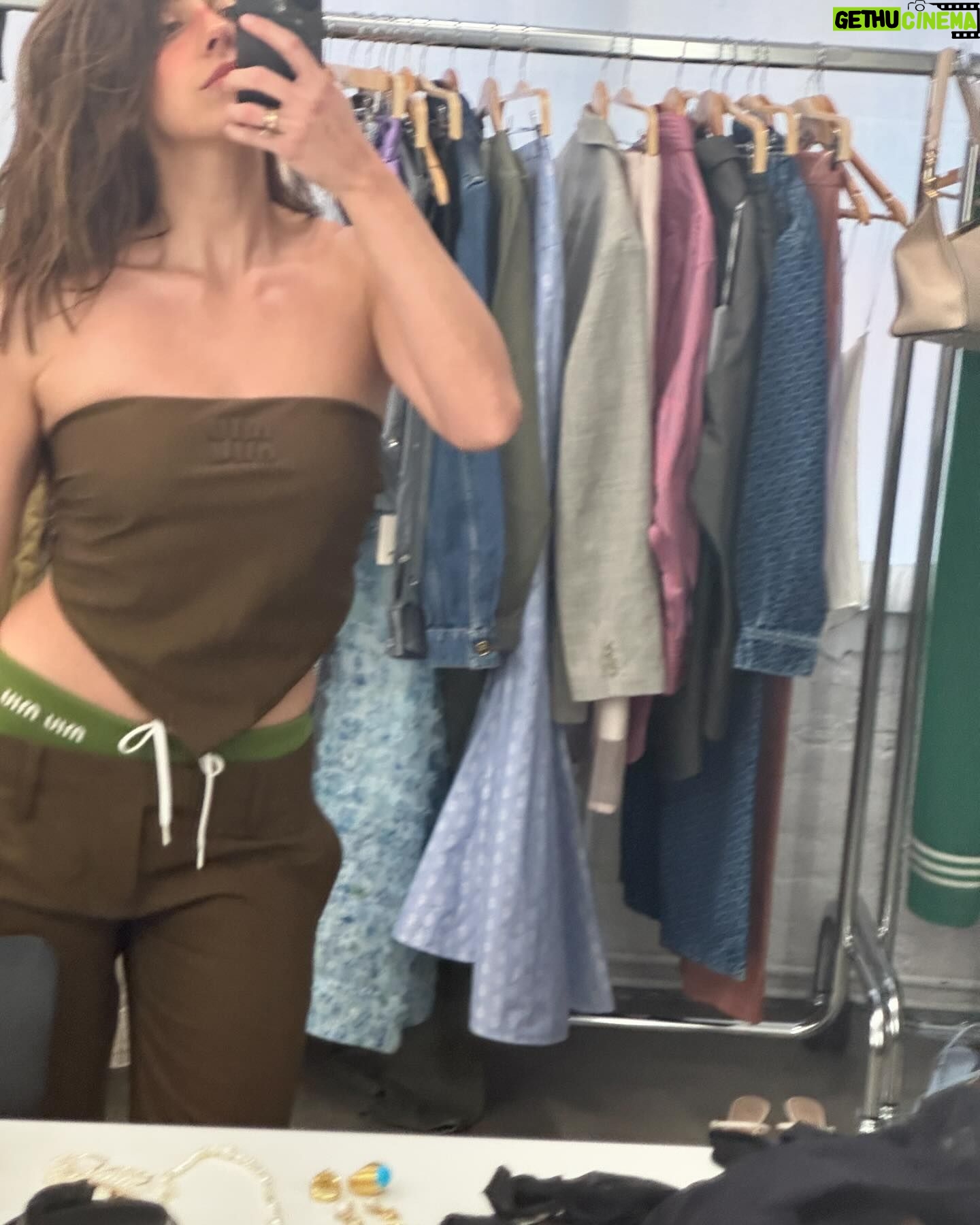 Vanessa Mai - 19.4K Likes - Hatte ein richtig tolles Shooting heute und kann kaum erwarten das Ergebnis zu zeigen! Letzter Style wird Trend 🤝🏼