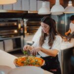 Vanessa Mai Instagram – MEINE PIZZA IST DAAAA!! Endlich!!!! Ich hatte es ja schon angedeutet, dass es im Mai „rund“ geht 🍕🍕🍕 Mein weiteres Highlight/Mailight 😃: Ab jetzt könnt ihr in eurer @losteria.de meine eigene Pizza mit dem Namen PRIMAVERA bestellen!🥹 Sagt mir unbedingt wie sie euch schmeckt. 😋