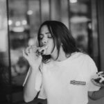 Vanessa Mai Instagram – MEINE PIZZA IST DAAAA!! Endlich!!!! Ich hatte es ja schon angedeutet, dass es im Mai „rund“ geht 🍕🍕🍕 Mein weiteres Highlight/Mailight 😃: Ab jetzt könnt ihr in eurer @losteria.de meine eigene Pizza mit dem Namen PRIMAVERA bestellen!🥹 Sagt mir unbedingt wie sie euch schmeckt. 😋
