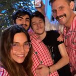 Vanessa Marcil Instagram – Happy Holidays 🦋 on #facetime with our daughter and Kassius’ grandmother this year #staysafeandontherightsideofhistory #LoveWillAlwaysWin #ImWithYouALL