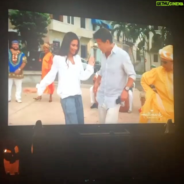 Vanessa Marcil Instagram - Waking up to this movie today..... 😝 what’s yo sunday plans guys?