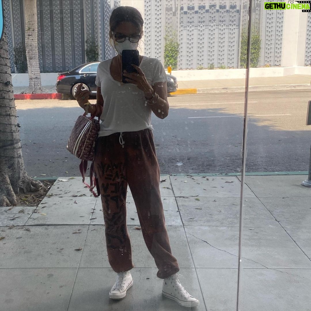 Vanessa Marcil Instagram - Annual MRI, 3D mammogram & sono breast ultrasound. Kass gave me a cool device to use when I’m out in addition to my mask. It’s in my stories. Where are you guys at with your breast health? 🙏🏽 #ImWithYou