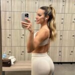 Vanessa Mariposa Instagram - Happy Easter 🐣🐰 Wer von euch trainiert heute? Schreibt es in die Kommentare 🔥☺️ anzeige ______ #vanessamariposa #fitnessismypassion #vanessamariposafitness #fitnessmodel #bauchmuskeln #pomuskeln #fitnessgirl #megasport #girlswholift #krafttraining