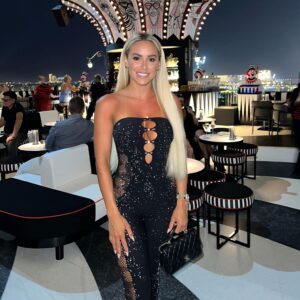 Vanessa Mariposa Instagram - I sparkle on my own 🖤✨
_______
#vanessamariposa #nightoutfit #fitgirlsinspire #dubaijbr #fiveluxjbr #dubaimarina #jbrbeachdubai #fivelux #paradisodubai