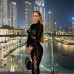 Vanessa Mariposa Instagram - Dubai nights 🖤 wer von euch war schon mal hier? anzeige ______ #vanessamariposa #vanessamariposafitness #nightout #downtown #businessbaydubai #dubaimallfountain #dubainights