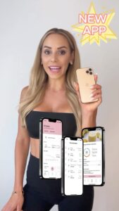 Vanessa Mariposa Instagram - Anzeige | Ein Neuanfang voller Glück und Stärke - endlich ist es soweit. Heute öffne ich die Türen zu meinem Herzensprojekt 😍♥️ Ein 1:1 Coaching mit meiner Fitness App, das dich auf dem Weg zu einem glücklicheren, stärkeren und selbstbewussteren „Ich“ begleitet. In meinem 1:1 Coaching steht jede einzelne Klientin im Mittelpunkt. Ich möchte dir nicht nur helfen Gewicht zu verlieren oder zuzunehmen, ich möchte dir auch dabei helfen ein gesünderes Mindset zu etablieren. ✨Das tolle daran ist, dass ich das Coaching flexibel an deinen Alltag anpassen werde. Mit personalisierten Trainingsplänen und Übungsvideos wird jedes Workout zu einer individuellen Erfahrung. Egal, ob du im Fitnessstudio oder Zuhause trainieren möchtest. ✨ Auch deine Ernährung ist in besten Händen. Ich erstelle maßgeschneiderte Ernährungspläne perfekt auf dich abgestimmt. Du ernährst dich vegetarisch oder vegan? Bist Laktose intolerant? Hast Allergien oder eine Glutenunverträglichkeit? Sonstige spezielle Wünsche? Kein Problem! Ich passe alles nach deinen Vorlieben und Wünschen an, um das BESTE aus dir herauszuholen. ✨ Und das ist noch nicht alles: wir stehen täglich in Kontakt um sicherzustellen, dass wir gemeinsam auf dem richtigen Weg sind. Der integrierte Chat ermöglicht einen ständigen Austausch für Support, Motivation und Inspiration. Ich bin immer für dich da und unterstütze dich 😍 gemeinsam schauen wir uns regelmäßig deine Fortschritte an und passen die Pläne an. Dieses Coaching ist mein Herzensprojekt in das ist sehr viel Arbeit und Zeit investiert habe. Ich möchte, dass du dich in deinem Körper glücklich fühlst, stark wirst und das Selbstbewusstsein erlangst, dass du verdienst. Deshalb lade ich dich ein Teil meiner wundervollen Community zu sein. Zusammen werden wir Großes erreichen 💥 Melde dich für das kostenlose Erstgespräch an, in dem wir über deine Ziele sprechen können und wie ein gemeinsamer Weg aussehen könnte - den Link findest du in meiner Bio ♥️ ______________ #vanessamariposa #gesundundfit #gesundundlecker #coaching #vanessamariposafitness #fitnessmodel #ﬁtnessmotivation #bauchmuskeln #düsseldorf