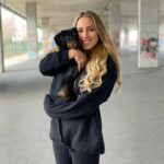Vanessa Mariposa Instagram – Ich dachte es wäre schön, etwas über meine Community zu erfahren ☺️ wie heißt du, wo lebst du, wie lange folgst du mir schon und was macht dich besonders glücklich? 😍

Mein Name ist Vanessa Mariposa, ich wohne auf der wunderschönen Insel Palma de Mallorca & besonders glücklich macht mich mein kleiner süßer Hund @zorro_theweenie 🐶✨

Schreib es in die Kommentare – ich freue mich darauf.

anzeige 
______
#vanessamariposa #communitylove #zorrotheweenie #dachshund #dackel #viennaaustria #wienstagram