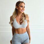 Vanessa Mariposa Instagram - anzeige | Stellt euch einen Wecker für Sonntag um 18 Uhr 🕙🔥 Meine neue Fitness App kommt und sie wird next level 🥵🔥😍 folgt @vanessamariposafitness um es nicht zu verpassen ✨ Mädls ihr könnt euch SO sehr freuen! Was möchtet ihr erreichen? Schreibt es in die Kommentare ✨ __________ #vanessamariposafitness #vanessamariposa #ﬁtbody #fitgirlsinspire #bikinigirlstrainhard #dusseldorf #bauchmuskeln #vanessamariposa #fitandbeautiful