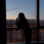 Vanessa Martins Instagram - 48h em Barcelona que pareceu uma semana. 4 dias na neve e pareceram 2h. A vida tem mesmo de ser levada com equilíbrio… Tentei juntar uma vinda em trabalho a Barcelona com uns dias de férias. O balanço em me divertir sem sentir culpa de deixar a minha equipa numa altura de tanto para fazer. Dois dias em Barcelona e uma avalanche de coisas acontecer a 1300km distância, e por momentos não saber gerir essa frustração. Meter a minha equipa em stress porque precisamos de coisas para ontem. Dores de crescimento é como chamam? Enfim… valeu me ficar num hotel que me deu esse equilíbrio entre lazer e trabalho. @labtwentytwobarcelona passaste a ser a minha escolha n1 onde quero vir em trabalho.😉