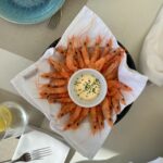 Vanessa Martins Instagram - Que sábado bom. Sol maravilhoso, num dos meus restaurantes preferidos, peixe fresco, vista de sonho. A vida fica melhor perto da praia. @classico_byolivier