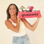 Vanessa Martins Instagram - GIVEAWAY TERMINADO!! “”Sim!!!! Vamos celebrar a Black Friday com uma mega OFERTA DE TODAS AS GOMAS durante UM ano para o 1º prémio e oferta de uma goma à escolha durante UM ano para o 2º prémio! E para 100 participantes: Descontos!!! 🥇1 VENCEDOR: Um ano de todas as gomas Frederica! 🥈3 VENCEDORES: Um ano de uma das gomas Frederica à sua escolha! 🥉100 VENCEDORES: Cupão de 30% válido até 31 de dezembro.   Para participar tem de: - Preencher o formulário (link na bio); - Seguir a @fredericalifestyle ; - Gostar desta publicação; - Identificar nos comentários 3 amigas(os). Pode participar as vezes que quiser desde que identifique pessoas diferentes; - Partilhar este post nos stories. E tu? Que gomas escolherias se ganhasses o prémio? 😍 O giveaway termina dia 27 de novembro às 23:59h e dia 28 de novembro serão anunciados os vencedores. Não se esqueça que a sua participação só é válida se preencher o formulário que está no link da nossa bio. ⚠️ Atenção a contas falsas, este giveaway é realizado apenas nesta publicação.