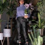 Vanessa Martins Instagram - Dia 28 de Novembro a @calzedonia da Rua Garret será só nossa! Seremos só 30 meninas, em dois grupos de 15, onde vamos poder estar juntas, conhecer toda a coleção de perto, com dicas de styling em primeira mão e muitas ofertas. Para entrares neste evento privado só tens que garantir a tua presença através do link nos stories! Conto contigo? Vai ser incrível, aproveita e garante já o teu lugar! #calzedonia #selectedbyvanessamartins #feelgoodincalzedonia
