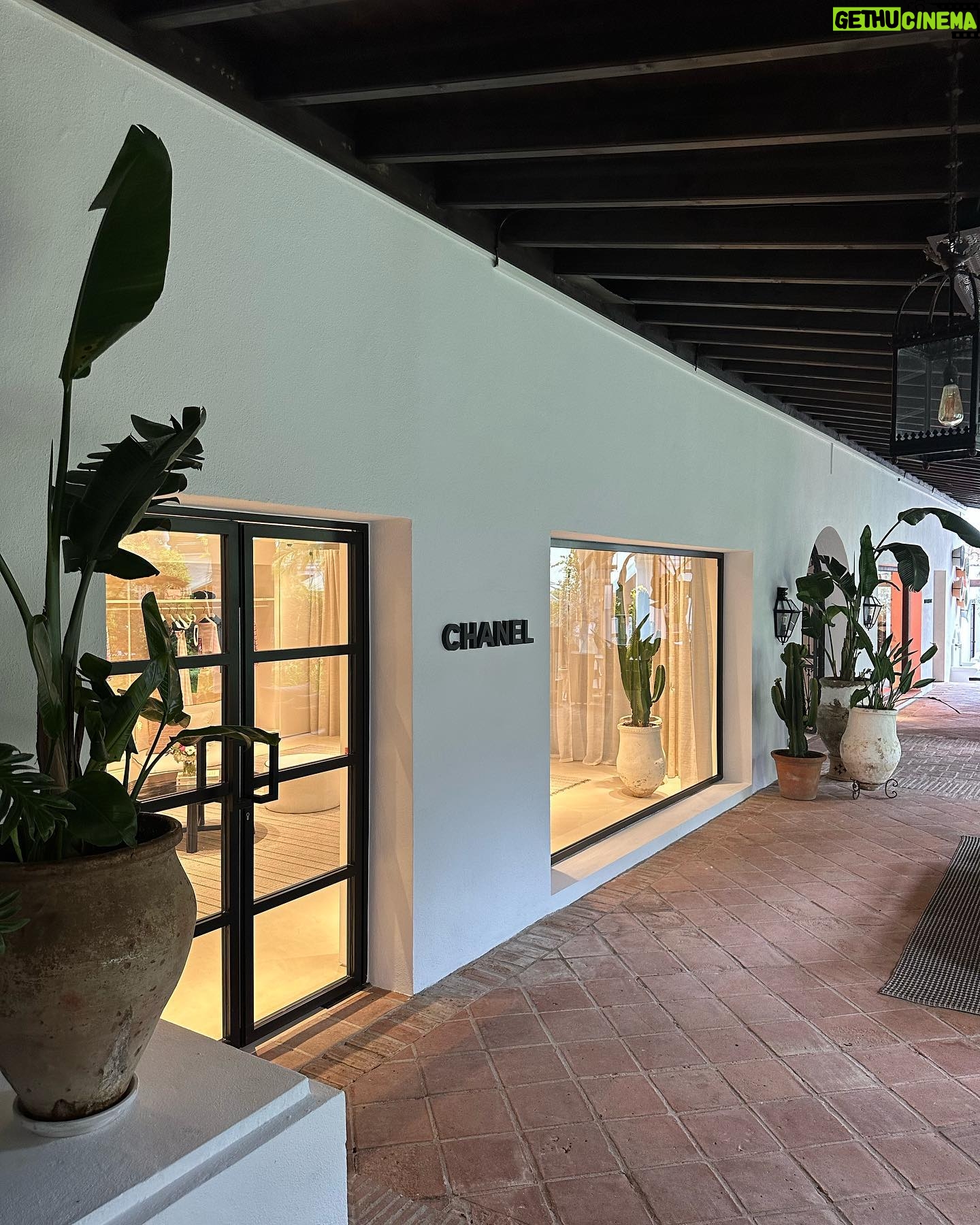 Vanessa Martins Instagram - @marbellaclubh está no meu top 5 de hotéis preferidos. Foi muito fácil chegar a esse lugar no meu coração. Voltarei ❤️