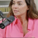Vanessa Martins Instagram - Há 10 anos, sentada na sala do meu T1 na Graça, começa o blog Frederica. Não sabia que iria chegar onde chegou... Mas há uma coisa que continuo a fazer igual desde o primeiro dia: acredito no projeto e trabalho diariamente no seu crescimento. Sendo agora uma marca própria com loja on-line e ter se direcionado nesse caminho, acredito que devemos sempre ouvir a nossa intuição. Nem sempre o fiz e perdi o meu tempo. Hoje, mais lúcida, com os melhores ao meu lado, tenho a certeza absoluta que vamos crescer tanto… e só agora começámos. Este foi o ano mais desafiante e mais desgastante, mas olhando para trás foi o ano que mais aprendi. Próximo ano será para aplicar tudo! A Frederica é uma marca de Lifestyle para mulheres que cuidam de si, que se preocupam e são informadas. E eu sou muito grata por cada cliente e por essa razão quero ouvir as vossas vozes!! Digam nos comentários que produtos gostariam de ver na @fredericalifestyle ? ❤️