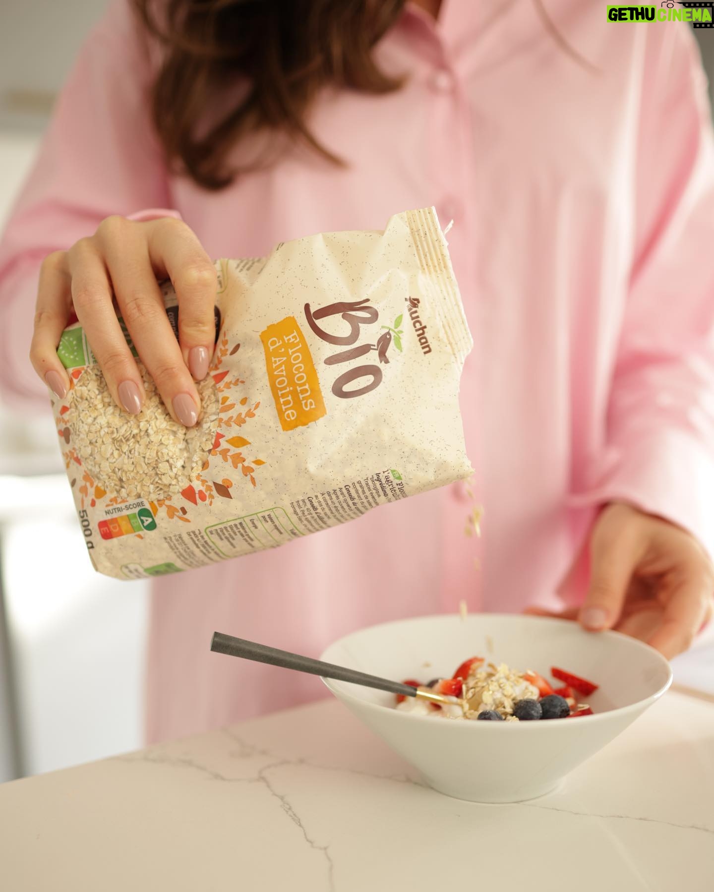 Vanessa Martins Instagram - Este lanche delicioso e saudável é a minha energia extra para o dia! Com Auchan Cuida, cuidar da saúde é simples, mesmo na correria! 🍇 Opções saudáveis, sabores incríveis: com o apoio de nutricionistas especializados, descobri como tornar cada refeição um prazer sem abrir mão da saúde! 🥪 Inspiração para o lanche perfeito: das opções leves aos snacks saciantes, as possibilidades são infinitas com as recomendações certas para as minhas listas de compras! Tem a tua consulta de nutrição, obtém aconselhamento nas compras e acede a workshops de alimentação saudável gratuitos - tudo isto com nutricionistas! Subscreve um dos Planos de Saúde Auchan Cuida, em auchan.cuida.pt ou liga para 308802435, e descobre como é fácil cuidares de ti! #pub #auchancuida #auchanportugal #auchan @auchan_pt