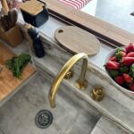 Vanessa Martins Instagram - Foto dump do 1o fim‑de‑semana pós-obras. Fomos ao mercado encher a despensa de coisas boas. Pedimos lenha para as noites frias que se fazem sentir, ainda. Tivemos literalmente aproveitar cada bocadinho e cada detalhe. Ainda não está a 100%, mas está quase! 🥰