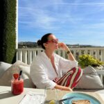 Vanessa Martins Instagram - Que sábado bom. Sol maravilhoso, num dos meus restaurantes preferidos, peixe fresco, vista de sonho. A vida fica melhor perto da praia. @classico_byolivier