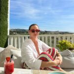 Vanessa Martins Instagram - Que sábado bom. Sol maravilhoso, num dos meus restaurantes preferidos, peixe fresco, vista de sonho. A vida fica melhor perto da praia. @classico_byolivier