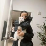 Vanessa Merrell Instagram - cold hands and cats