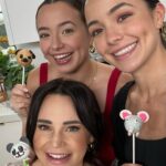 Vanessa Merrell Instagram – 🚨Stop your scrolling – New collab alert! 🚨Watch our Pro vs Noob Cake Pop Art challenge featuring the one and only @rosannapansino on YouTube.com/MerrellTwins