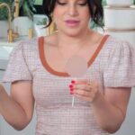 Vanessa Merrell Instagram – 🚨Stop your scrolling – New collab alert! 🚨Watch our Pro vs Noob Cake Pop Art challenge featuring the one and only @rosannapansino on YouTube.com/MerrellTwins