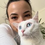 Vanessa Merrell Instagram – My aesthetic is: sweatshirts with a dash of cat hair