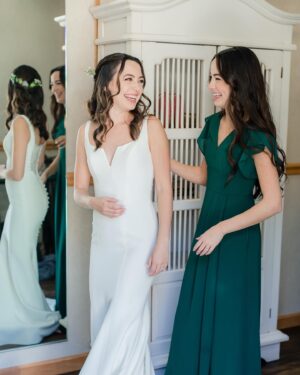 Vanessa Merrell Instagram - Twin, little sister, best friend, and Maid of Honor reporting for duty🌿🤍