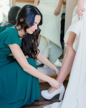 Vanessa Merrell Instagram - Twin, little sister, best friend, and Maid of Honor reporting for duty🌿🤍