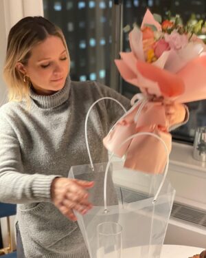 Vanessa Ray Instagram - This is an official @nicolekaplanfenton fan account. These are the prettiest blooms I’ve ever seen. These brightened this chilly winter night. @secretgardenrose