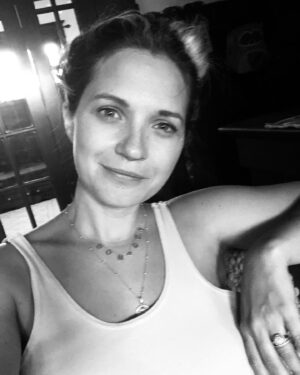 Vanessa Ray Instagram - #challengeaccepted This picture’s not my coolest. It was at the end of a great day yesterday. Deep convos, laughs with old friends, family.  It’s a Blurry-Mascara smudged-hair a mess (you’re welcome @bridgetmoynahan )- heart is full picture. And that’s something. Thanks for thinking of me @alisonburns @loralee_gayer @bridgetmoynahan ❤️
