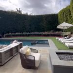 Vanessa Villela Instagram - Real Estate Day. Check out this beautiful home located in Brentwood Los Angeles, California, one of my favorite areas of this city! 😍 Contact me for more details and information. #realestate #luxurylifestyle #interiordesign #luxuryhomes #mansions Día de Bienes Raíces🏠 💫🤩 ¡Miren que hermosa casa ubicada en Brentwood Los Ángeles, California, una de mis áreas favoritas de esta ciudad! 😍 Contáctame para más detalles e información.