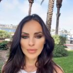 Vanessa Villela Instagram - NEWS FLASH!!🎥🎬🥰🦋🎬🎥 🏀🎾🥊💪⭐️ Comment below😊 Hola familia!! Tengo algo que quiero compartir con ustedes, tengo una pequeña sorpresa. Sé que algunos de ustedes se han estado preguntando cuándo voy a volver a la televisión. Bueno, tengo algo especial en preparación, que está iluminando mis días y mis noches. Hay un proyecto emocionante en el horizonte, que tomará algunos meses, pero requerirá que esté en la mejor forma de mi vida . Y, como todos saben, he estado haciendo esta búsqueda de series felices para ustedes, así que me hizo pensar. ¿Y si pudiéramos embarcarnos juntos en esta aventura? Qué pasaría si pudiéramos sudar, reír y prosperar como comunidad? Creo en la magia que sucede cuando nos unimos para animarnos e inspirarnos unos a otros. Así que... Me encantaría que me acompañaras en este increíble viaje. ¿Quien está conmigo? Estaré practicando diferentes formas de ejercicio y deportes contigo y todo lo que estaré haciendo, ya sea tenis, baloncesto, correr, patinar y muchas otras cosas. Quiero que te unas a mí en esto y encuentres tu felicidad y encuentres tu deporte conmigo. Te unes conmigo? 🦋🦋🦋