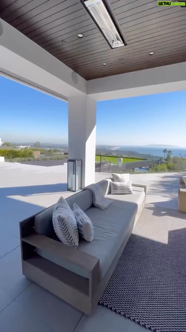 Vanessa Villela - 8.5K Likes - Real Estate Day 🏠 💫🤩
Check out this dream home located in Pacific Palisades in Los Angeles, California, 😍
Contact me for more details and information.
Día de Bienes Raíces🏠 💫🤩
¡Miren que hermosa casa ubicada en Pacific Palisades en Los Ángeles, California! 😍
Contáctame para más detalles e información.
#realestate #luxury #interiordesign #luxuryrealestate
