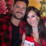Vanessa Villela Instagram - Feliz Navidad ✨✨❤️🎄🎁 ❤️✨ ✨ les mando todo mi amor❤️ que tengan una Navidad mágica ⭐️ Merry Christmas 🦋🦋 sending you all my love🥰❤️❤️ I have everything I always dreamed of, thank you my wonderful hubby for making my life so beautiful and for making this Christmas so so special!! I LOVE YOU WITH ALL MY HEART! ✨❤️❤️✨ and Osita too🐱❤️