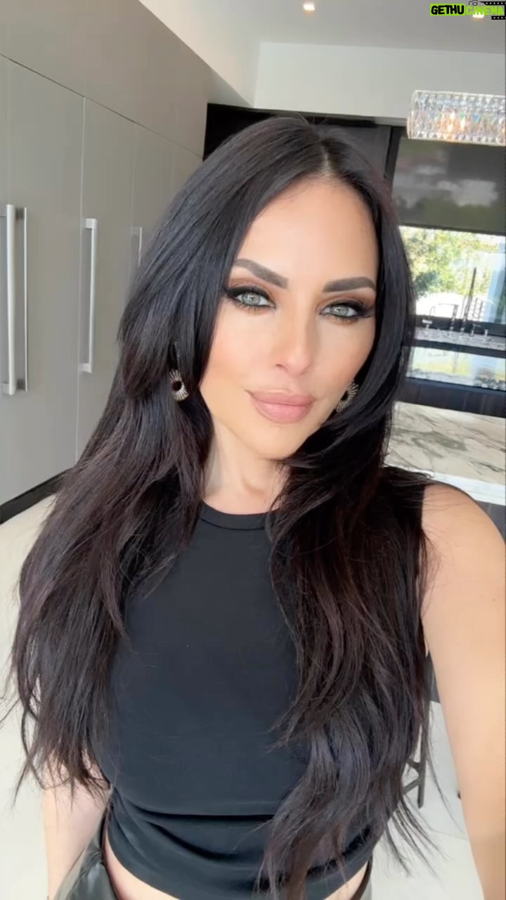 Vanessa Villela - 8K Likes - Happy Monday! Wishing you a BEAUTIFUL week ahead. EXCITING NEWS is on the way,☺️stay tuned! 🥰🦋Remember, never stop believing in yourself and your dreams. ✨🦋✨ Thank your for your love and support it means the world to me. ❤️
¡Feliz lunes! Les deseo una semana HERMOSA!! NOTICIAS EMOCIONANTES están en camino, ☺️ ¡estén atentos! 🦋Recuerden nunca dejen de creer en ustedes mismos y en sus sueños. ✨🦋✨ Gracias por su amor y apoyo, significa mucho para mí. ❤️
Thank you to my amazing glam team for being a part of what’s coming😊
Makeup by @rpromakeupartist 🥰🤩
Hair styling by @desiiiluuu 🥰❣️🤩
Hair color @michaelcanale @canalemartinezsalon @colorbycanale
Beautiful earrings by @charlielapson 💙⭐️💎