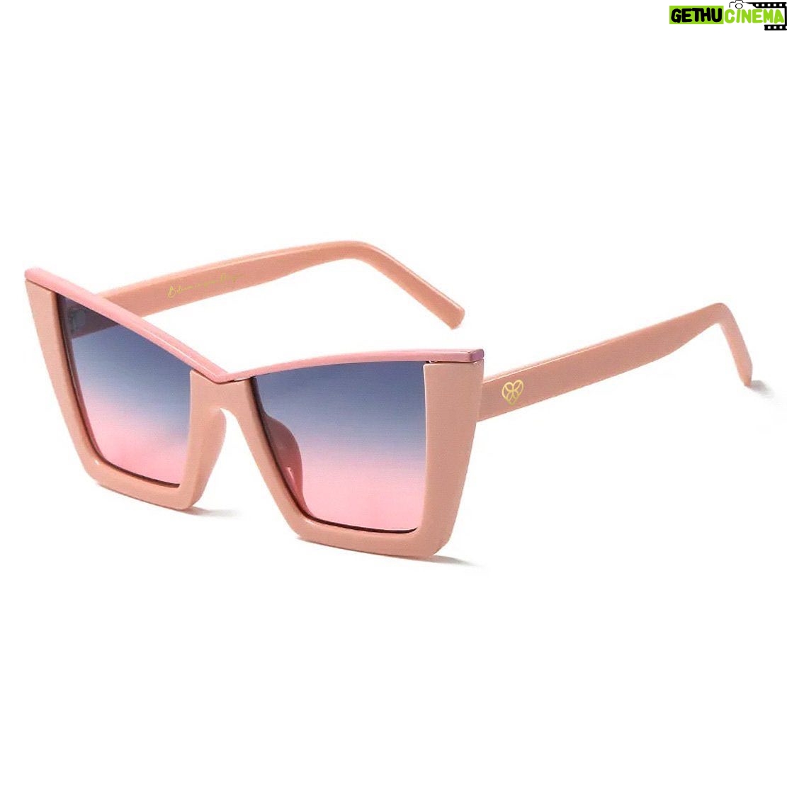 Vanessa Villela Instagram - Lumina Love: Believe in your Magic Pink Sunglasses are designed for those who radiate love and positivity. 🩷🦋🩷 Available at VanessaVillela.com LINK IN MY PROFILE SHIPPING WORLDWIDE 🌍 Lumina Love: Believe in your Magic Pink Las gafas de sol están diseñadas para quienes irradian amor y positividad. 🦋 Disponible en VanessaVillela.com LINK EN MI PERFIL
