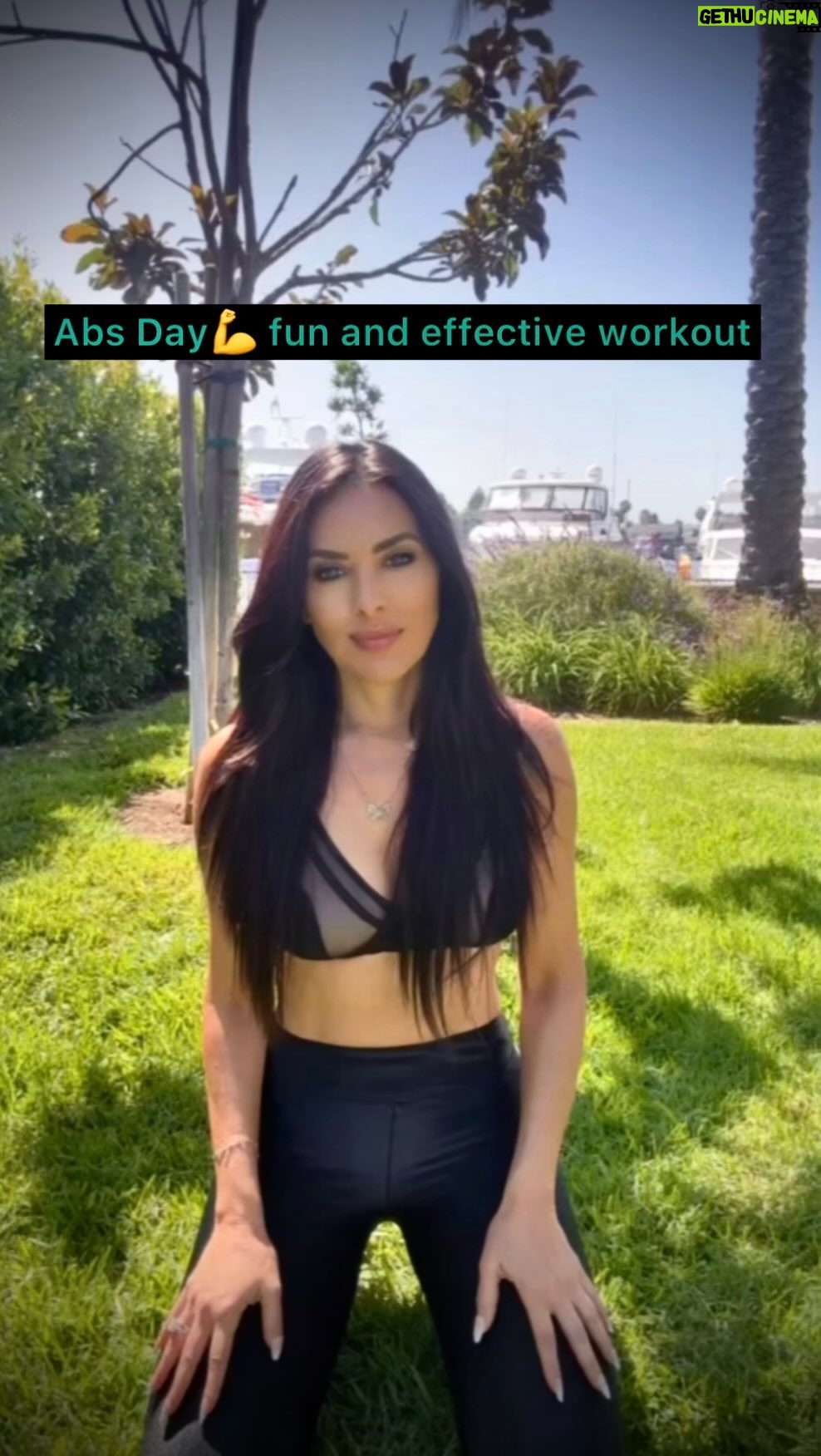 Vanessa Villela - 3.6K Likes - Wednesday Fitness Abs Day💪🦋