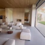 Vanessa Villela Instagram - Real Estate Day 🏠 💫🤩 one of my favorites on the market right now Check out this dream home located in Brentwood in Los Angeles, California, 😍 DM me for more details and information. Día de Bienes Raíces🏠 💫🤩 Una de mis propiedades favoritas ubicada en Brentwood en Los Ángeles, California! 😍 Contáctame para más detalles e información. Listed by @santiagoarana @zacomstane #realestate #luxury #interiordesign #luxuryrealestate