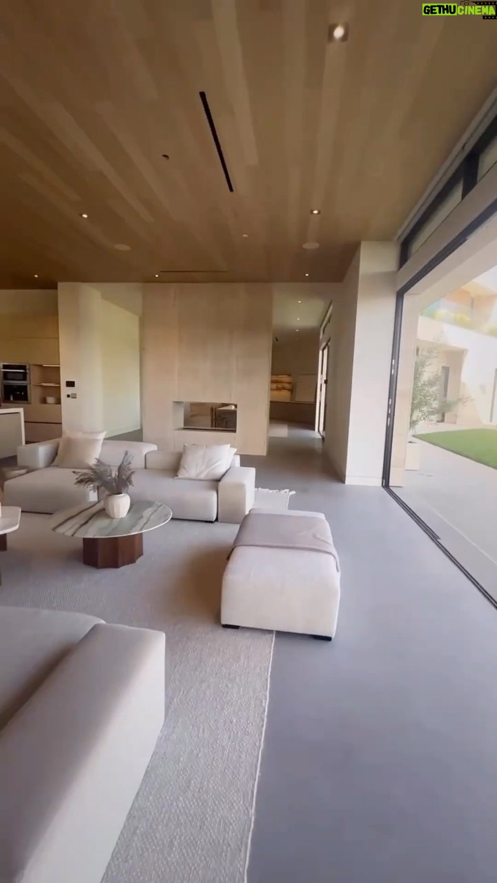 Vanessa Villela - 3.7K Likes - Real Estate Day 🏠 💫🤩 one of my favorites on the market right now
Check out this dream home located in Brentwood in Los Angeles, California, 😍
DM me for more details and information.
Día de Bienes Raíces🏠 💫🤩
Una de mis propiedades favoritas ubicada en Brentwood en Los Ángeles, California! 😍
Contáctame para más detalles e información.
Listed by @santiagoarana @zacomstane
#realestate #luxury #interiordesign #luxuryrealestate