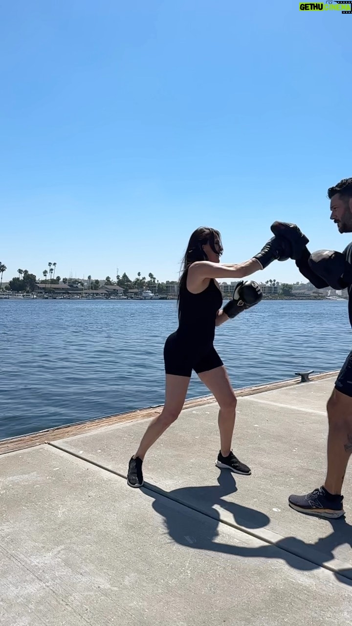 Vanessa Villela - 1.7K Likes - Hola Familia!! Have you struggled to learned a new sport that you like? ☺️🦋 well I just wanted to share a little piece of my journey with you. Lately, I’ve been diving into the world of boxing with my hubby and it’s been one incredible adventure! 💪
Boxing, is all about facing challenges head-on. It’s about pushing your limits, finding strength you never knew you had, and refusing to let anything stand in your way. 🥇
Sure, it can be tough – the sweat, the sore muscles, the moments when you feel like you’ve got nothing left. But that’s where the magic happens. It’s in those challenging moments that you discover your true power and resilience.
So, I’m embracing every punch, every drill, and every drop of sweat, because I know it’s shaping me into a stronger, more determined version of myself. 🌟
If you’re on a similar journey or thinking about starting one, remember this: Don’t give up! Keep pushing forward, and you’ll surprise yourself with what you can achieve. Let’s conquer those challenges and celebrate the victories together! 💥💯🦋🩵
#BoxingJourney #FitnessGoals #NeverGiveUp #ChallengeAccepted #BoxingLife #FindYourStrength #fitness