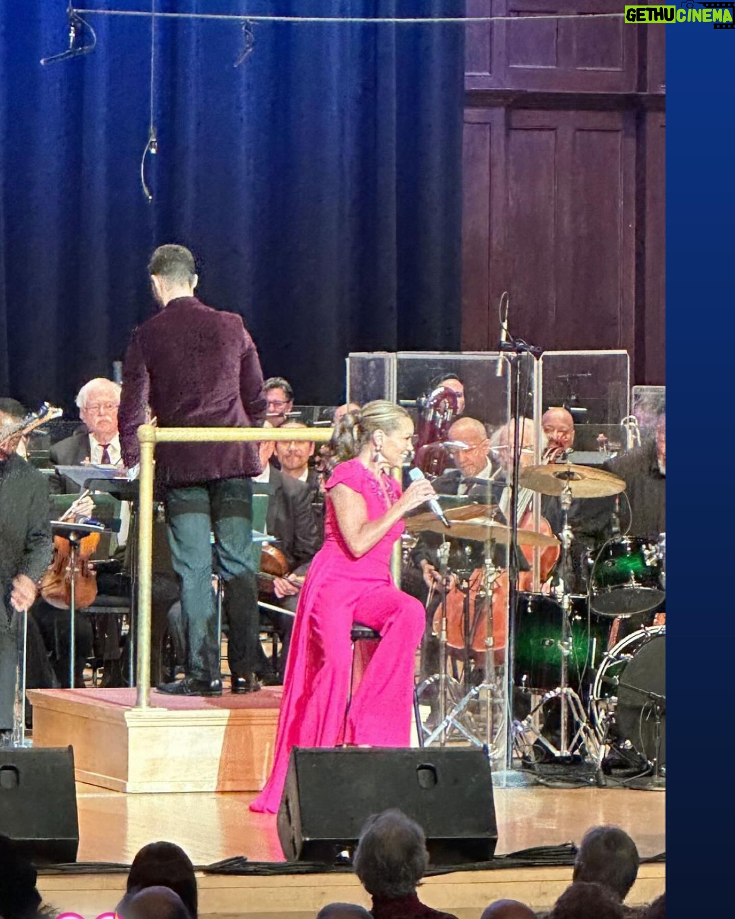 Vanessa Williams Instagram - Look who stopped by today’s @detroitsymphony concert …Detroit’s own @bargainblock star @shea.whitfield from @hgtv