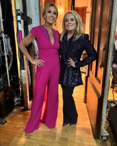 Vanessa Williams Instagram - Love when I get a surprise visitor in the audience! Thanks @pamellaroland for flying in for my @detroitsymphony sold out concert last night. Headed to my matinee now 🎶