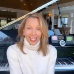Vanessa Williams Instagram - Holiday Candles available now 🎄shopChristopherToddHall.com/Vanessa-Williams ✨