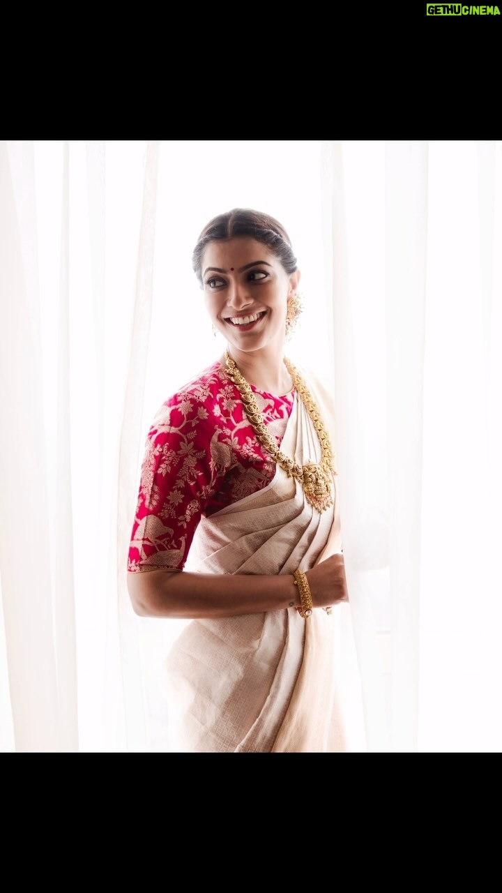 Varalaxmi Sarathkumar Instagram - “Don’t think about making women fit the world—think about making the world fit women.” Gloria Steinem Wishing every single woman a happy woman’s day.. everyday we break barriers.. to all those women who live life on your own terms.. kudos to you..and to those worries about what people have to say.. DONT GIVE A DAMN.. they are not going to be there for you .. YOU are going to be there for yourself.. so start living .. Proud to be a Woman.. everyday is woman’s day..!! #happywomansday #woman #womanpower #liveyourbestlife #loveyourself #live #love #laugh Jewellery by @kalyanjewellers_official Photography @theaaronobed @aaronobed_art