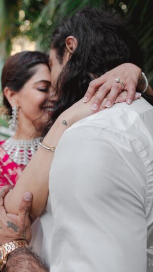 Varalaxmi Sarathkumar Instagram - Thank you all for the wonderful blessings and the lovely birthday wishes.. I feel so blessed and loved.. every single person that took the time to call ..msg.. post.. my gratitude to you all.. it’s a new journey in my life.. and I’m excited that you all are a part of it.. love you..

Thank you @kalyanjewellers_official for the gorgeous jewellery..
Thank you to all my amazing family and friends who flew down to mumbai to be with me on this special day..

@radikaasarathkumar @rayanemithun @rasaspamxx @poojasarathkumar @devi.chaya23 @aishwaryar39 @mallikakandasamy @kala_kandasamy @manjunath_s @aiswarya.sudharson @ramkumar_sudarshan @jefferyvardon @praveendaniel 

A special mention to my friends and my darling who made all this possible..I can’t live without u all..!!
@natasha.jeyasingh @jayalakshmisundaresan @vandana.rangarajan @navin_balachandran @khaliqak #kasha

Thank you @theaaronobed for the amazing moments that you have captured..

My GUGU staff 
@ramesh197348 @sridhar.hair @soniya_sri_np @k.prabu.1993 

#nicholaisachdev #blessed #love
