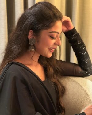 Varsha Bollamma Instagram - Haters will say that’s not a dimple 😌🤭🖤
.