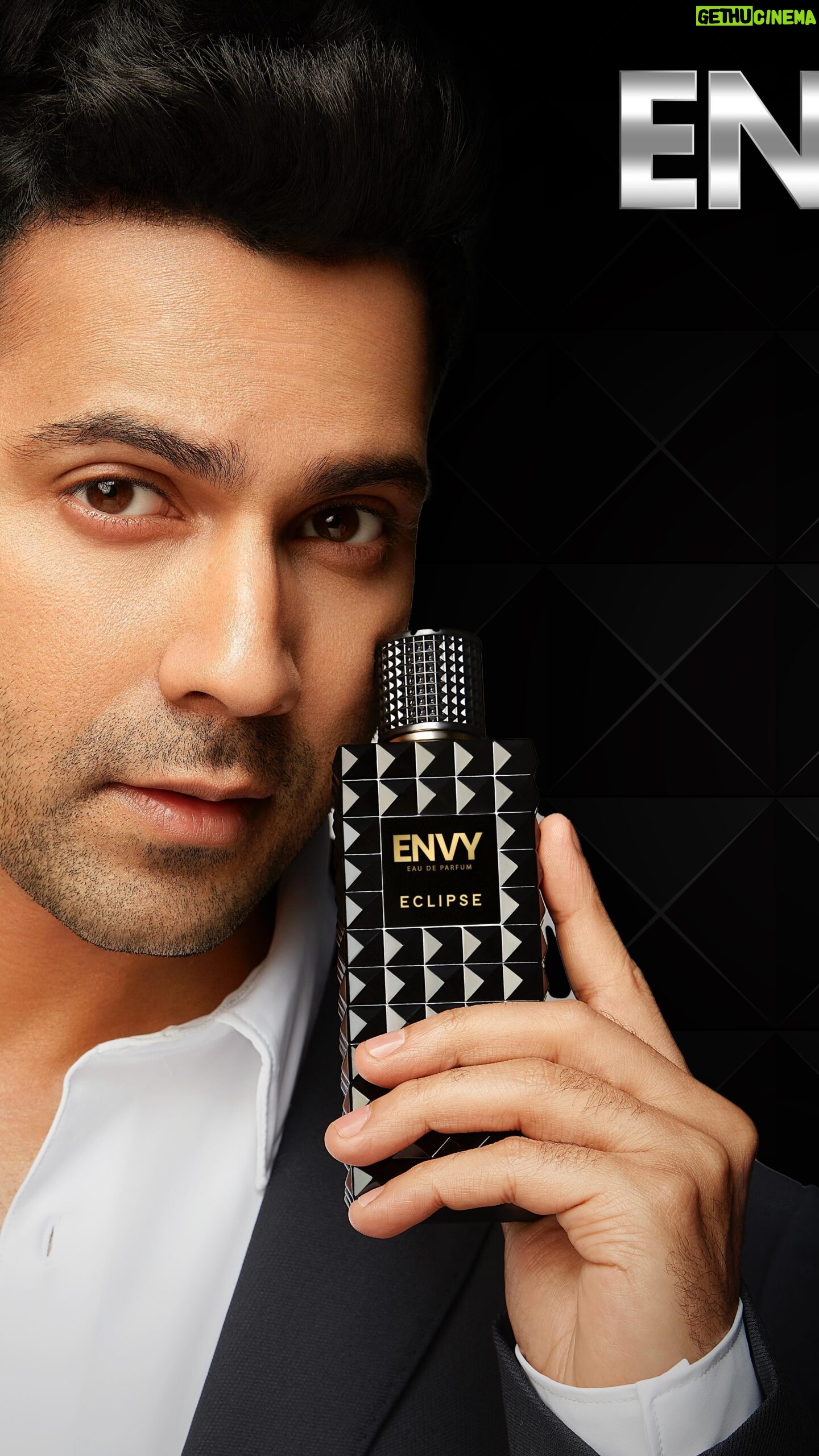 Varun Dhawan Instagram - 🔥🔥🔥 Envy Perfume, Your love, others envy. with @envyfrench #Envy #EnvyFrench #LetThemEnvy #EnvyFragrances #EnvyPerfume @larissabonesi @vaishnavi_andhale