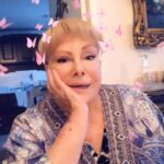 Verónica Castro Instagram – Mi mami, siempre bella coquetona a casi tres años de tu partida estás más presente que nunca mamita chula. QEPD 🙏🙇🏻‍♀️✝️💟